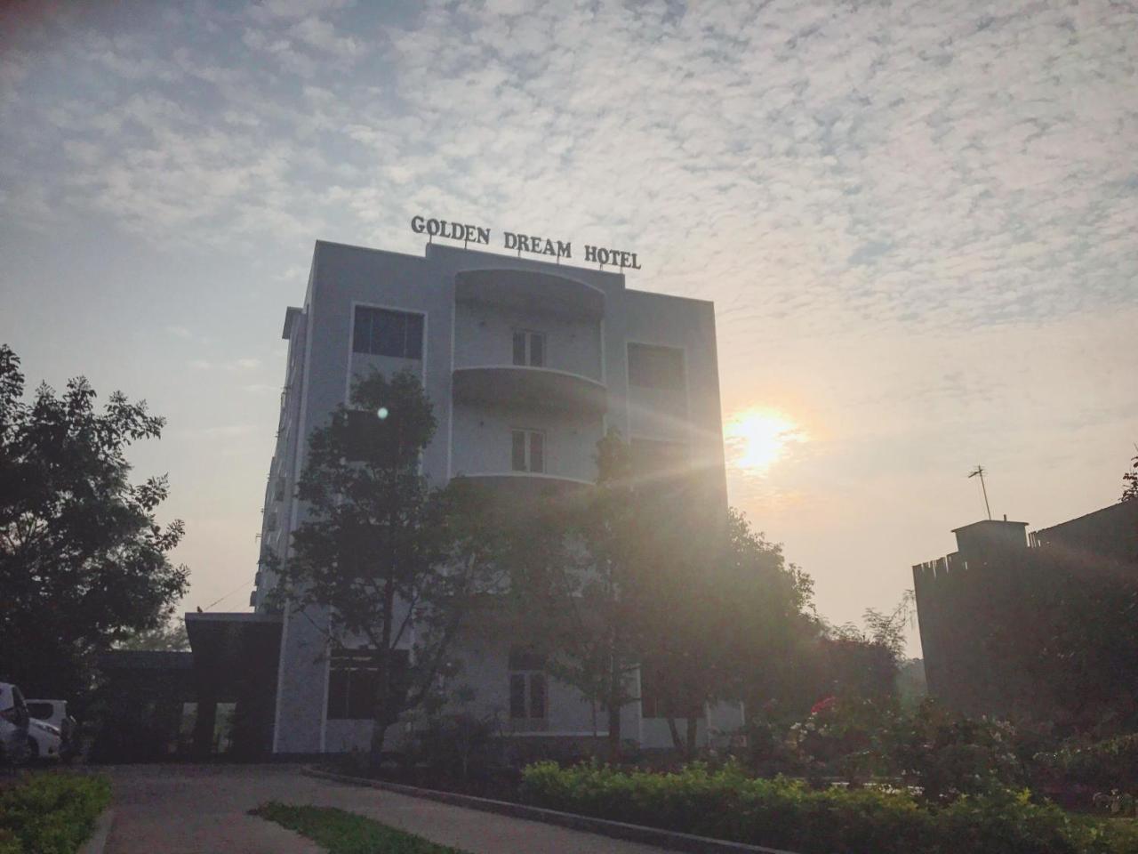 Golden Dream Hotel Mawlamyine Buitenkant foto