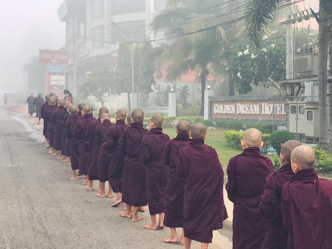 Golden Dream Hotel Mawlamyine Buitenkant foto